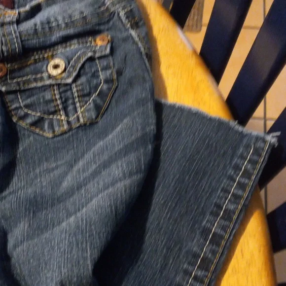 Jeans raw hem super cute - Picture 2 of 7